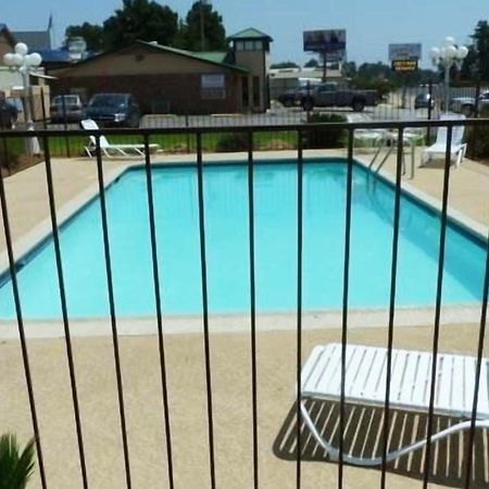 Xecutive Inn And Suites Center Esterno foto