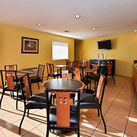 Xecutive Inn And Suites Center Esterno foto